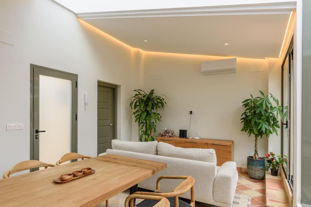 Luxury Palace Sevilla Bagian luar foto